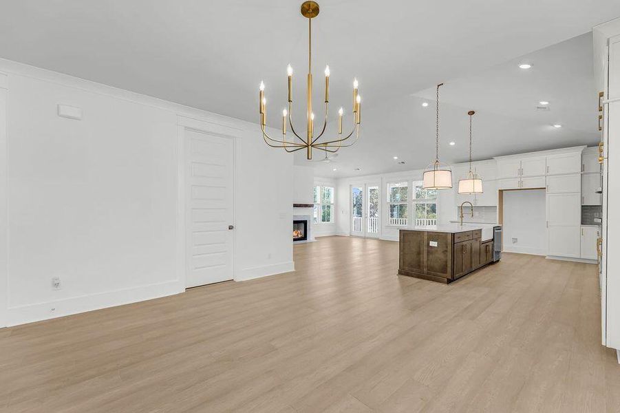 Spacious, unfurnished interior of a new home in Central Park, Charleston (Image 34).