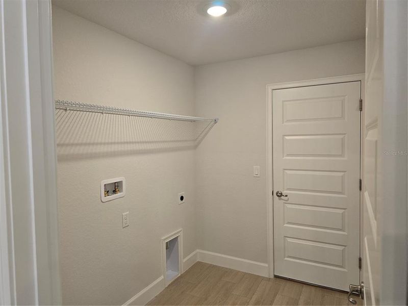 Spacious, unfurnished interior of a new home in , Homosassa (Image 15).