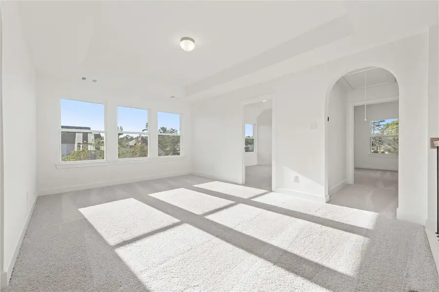 Spacious, unfurnished interior of a new home in Kresston, Montgomery (Image 13).