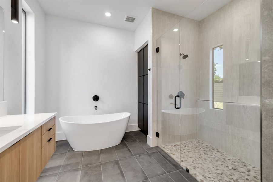 Furnished interior view inside a new home in , Farmers Branch (Image 31).