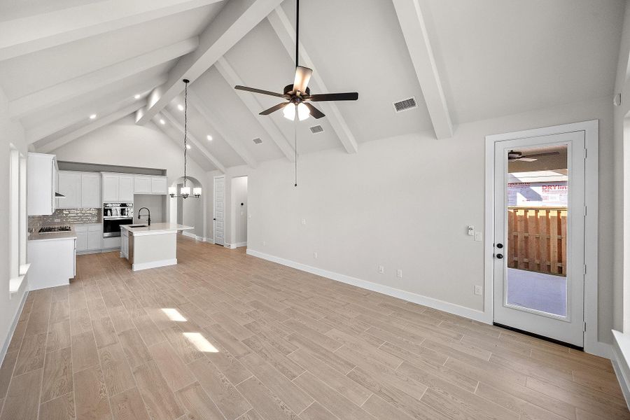 Spacious, unfurnished interior of a new home in Parmer Ranch, Georgetown (Image 23).