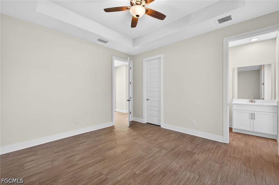 Spacious, unfurnished interior of a new home in Cape Coral, Cape Coral (Image 26).