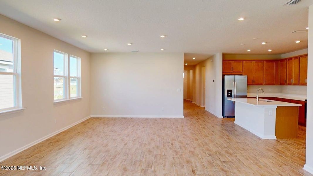 Spacious, unfurnished interior of a new home in Lakes at Bella Lago, Green Cove Springs (Image 12).