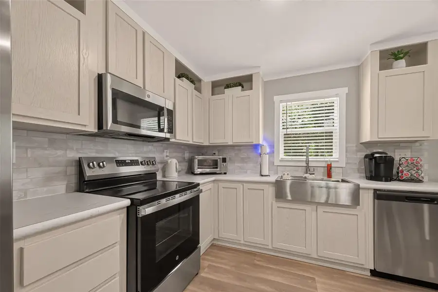 Furnished interior view inside a new home in , Baytown (Image 8).