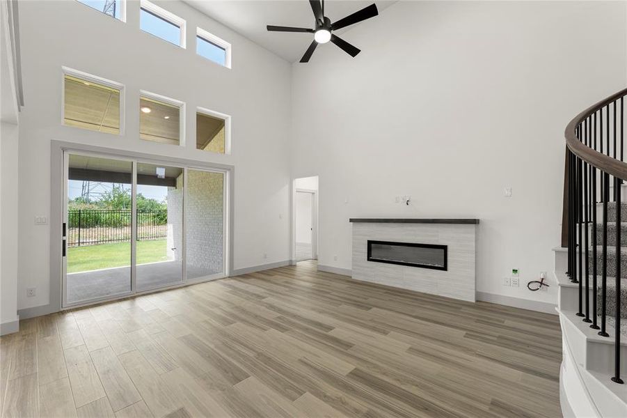 Spacious, unfurnished interior of a new home in Inspiration, Seis Lagos (Image 31).