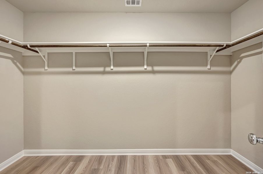 Spacious, unfurnished interior of a new home in Paloma Park, Converse (Image 16).