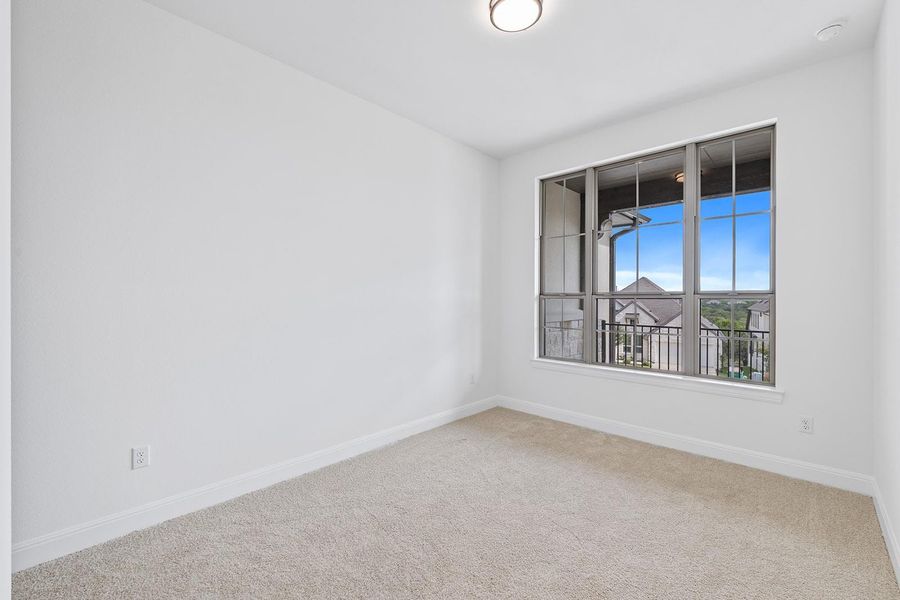 Spacious, unfurnished interior of a new home in The Hollows Canyon - 60', Lago Vista (Image 28).