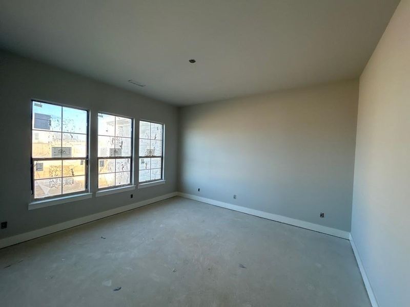 Unfurnished room featuring baseboards and concrete floors