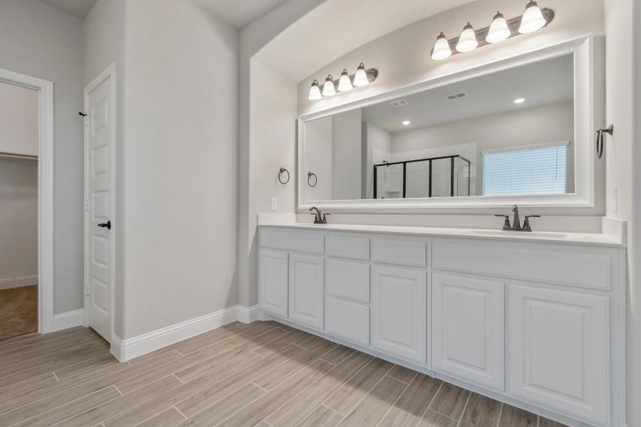 Image 29 representing the Concept 2373 by Landsea Homes in Coyote Crossing, Godley, TX. Image 29 representing the Concept 2373 by Landsea Homes in Coyote Crossing, Godley, TX.