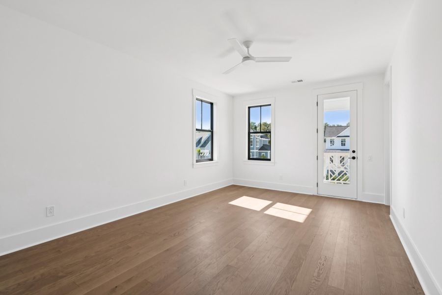 Spacious, unfurnished interior of a new home in , Mount Pleasant (Image 18).