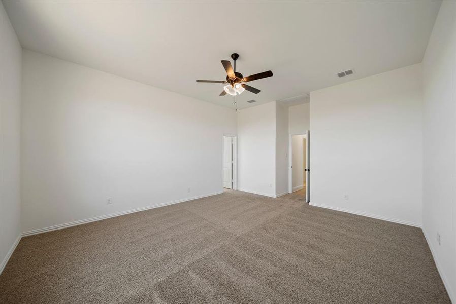 Spacious, unfurnished interior of a new home in , Waxahachie (Image 13).