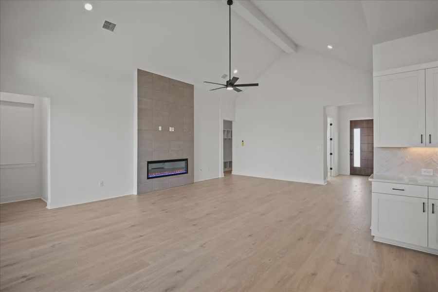 Representative unfurnished interior of a home built from the Farris by Chesmar Homes in Gregg Ranch, Marble Falls (Image 11).
