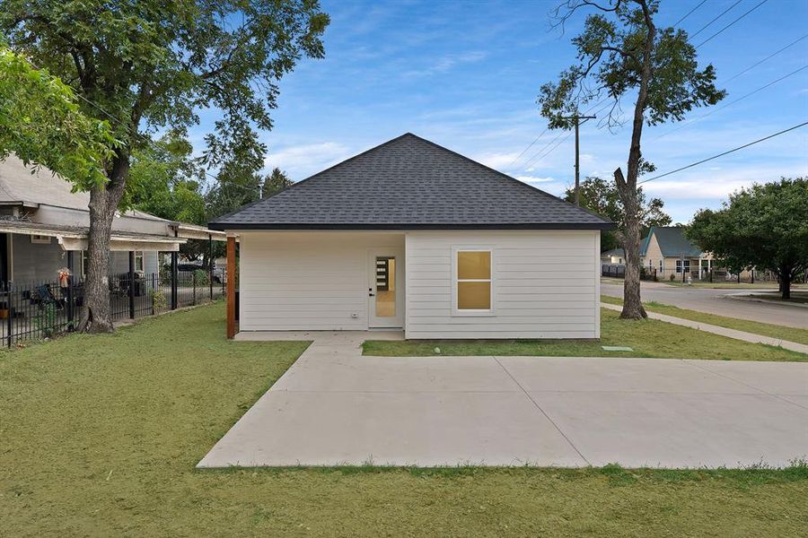 Rear view of property featuring a shingled roof