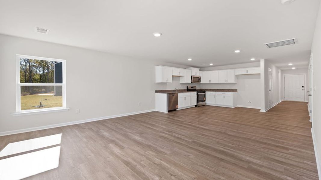 Spacious, unfurnished interior of a new home in Cloverdale Hills, Piedmont (Image 21).
