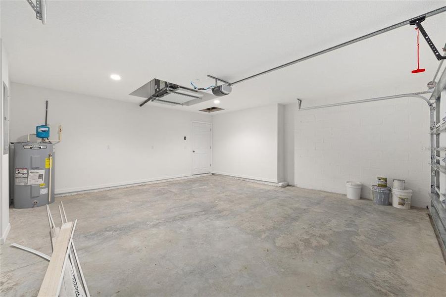 Spacious, unfurnished interior of a new home in , Ocala (Image 50).