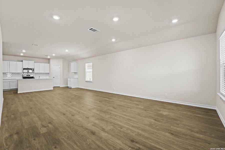 Spacious, unfurnished interior of a new home in Brookstone Creek, San Antonio (Image 24).