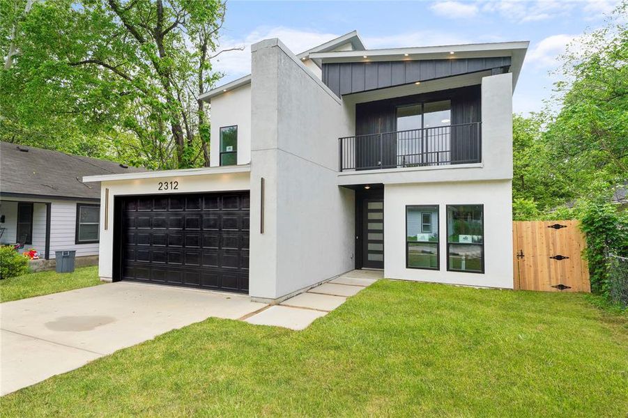 Front exterior of a new home in , Dallas, TX, highlighting curb appeal (Image 26). Front exterior of a new home in , Dallas, TX, highlighting curb appeal (Image 26).