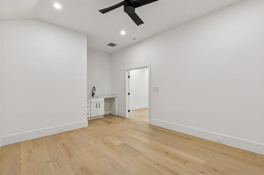 Spacious, unfurnished interior of a new home in , Farmers Branch (Image 24).