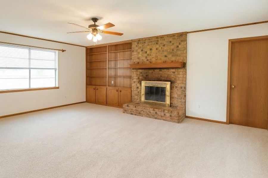 Spacious, unfurnished interior of a new home in , Mineola (Image 16).