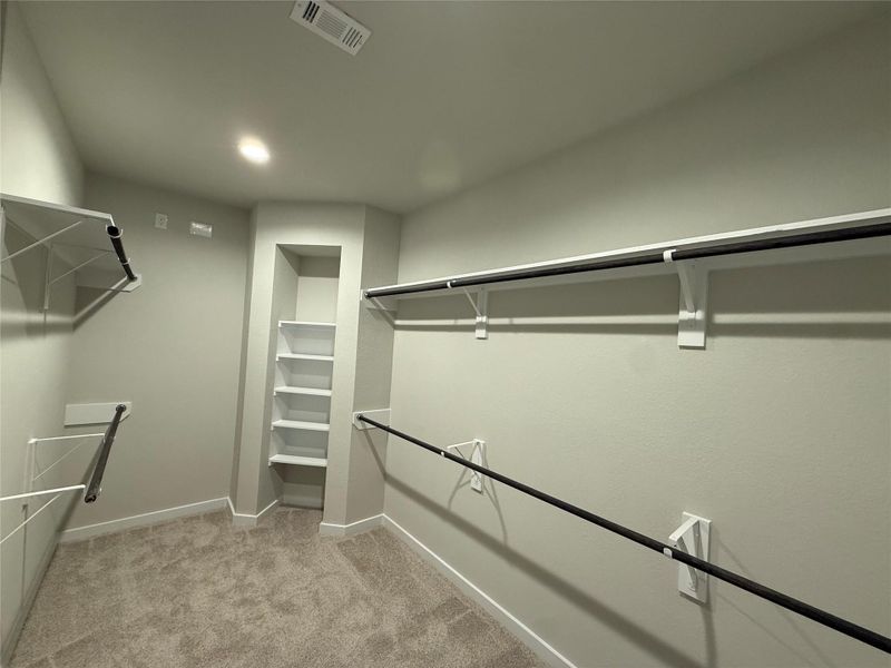 Spacious, unfurnished interior of a new home in Huntington Place, Rosharon (Image 3).