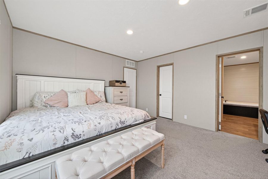 Alternate perspective highlighting the layout and connection to the primary bathroom. Alternate perspective highlighting the layout and connection to the primary bathroom.