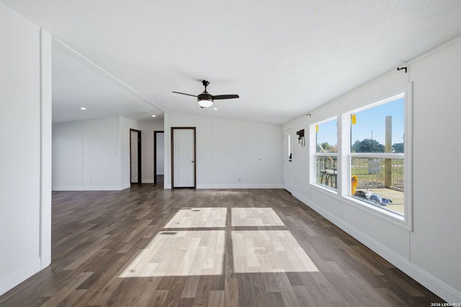 Spacious, unfurnished interior of a new home in , Atascosa (Image 28).