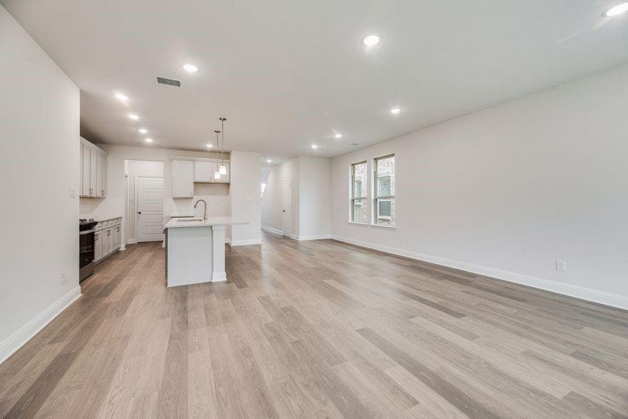 Spacious, unfurnished interior of a new home in Spiritas Ranch, Little Elm (Image 17).