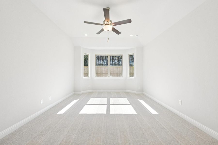 Spacious, unfurnished interior of a new home in Evergreen 40', Conroe (Image 36).