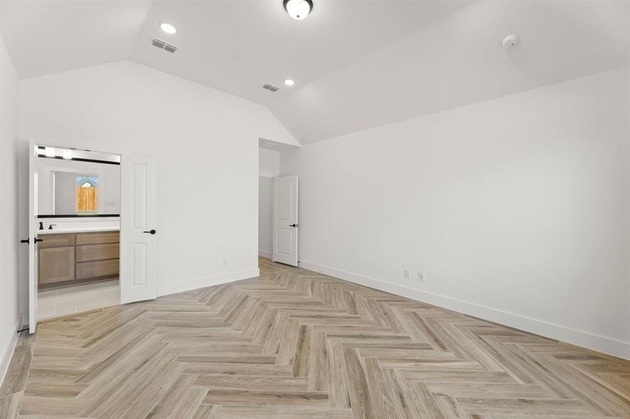 Spacious, unfurnished interior of a new home in Valencia on The Lake, Little Elm (Image 26).