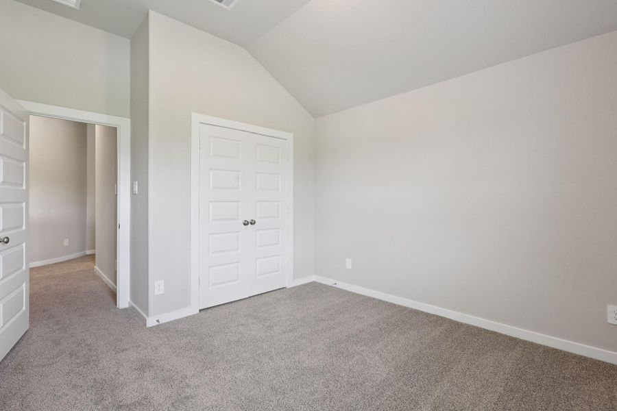 Spacious, unfurnished interior of a new home in Kingdom Heights, Rosenberg (Image 32).