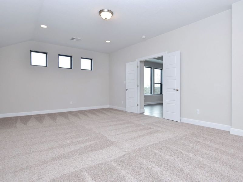 Representative unfurnished interior of a home built from the Madera II by Giddens Homes in Scofield Farms Estates, Georgetown (Image 296).