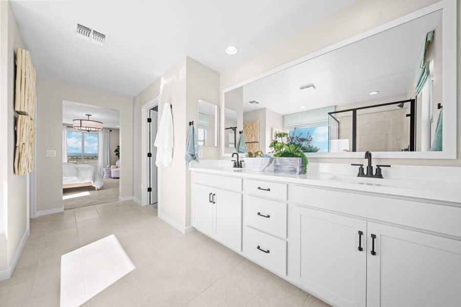 Primary Bathroom | Skyline Floorplan | Elara at Moonlight | New Homes in Maricopa, AZ by Landsea Homes