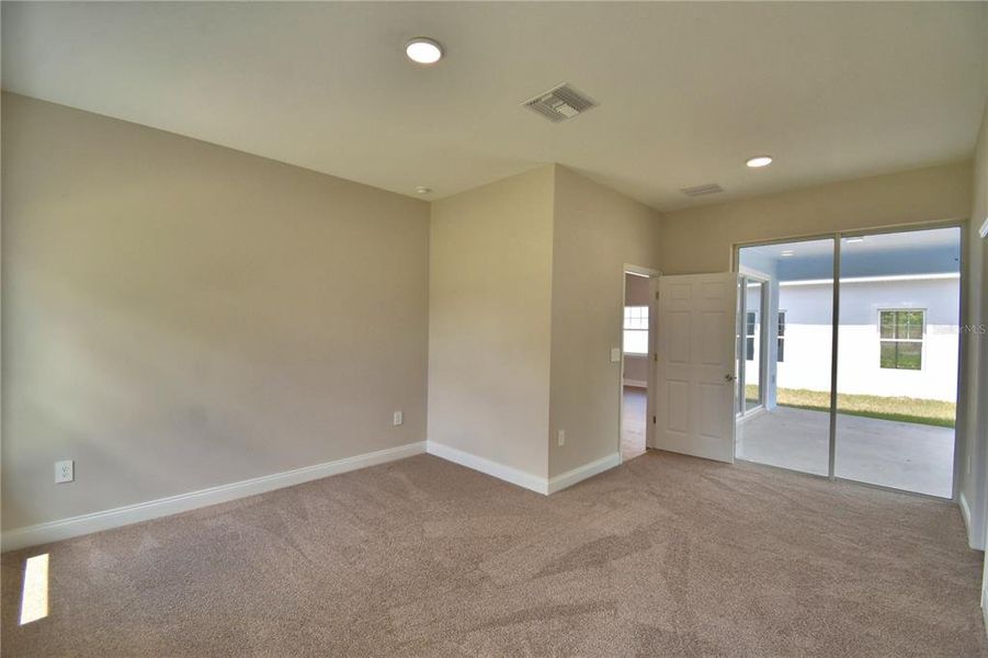 Spacious, unfurnished interior of a new home in , Winter Haven (Image 43).