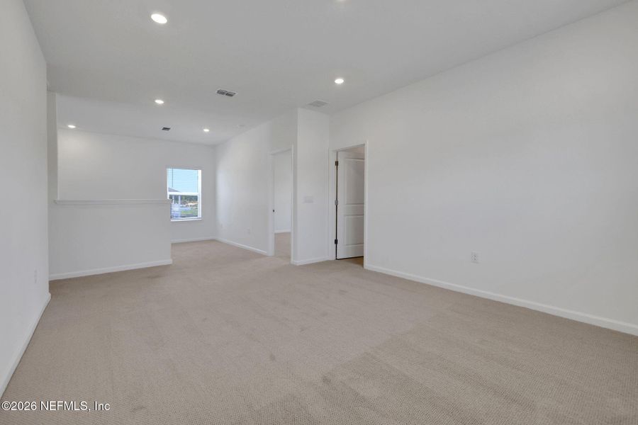 Spacious, unfurnished interior of a new home in Brook Forest, St. Augustine (Image 39).