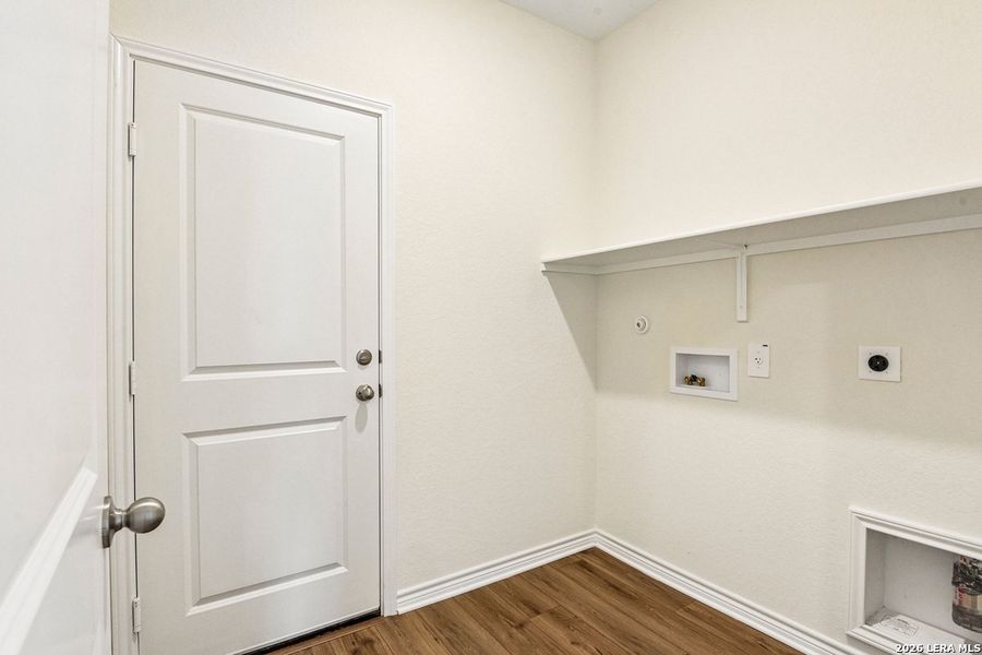 Spacious, unfurnished interior of a new home in Woodside Farms, Seguin (Image 27).