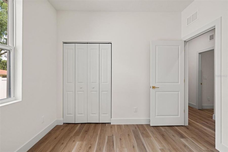 Spacious, unfurnished interior of a new home in , Tampa (Image 41).