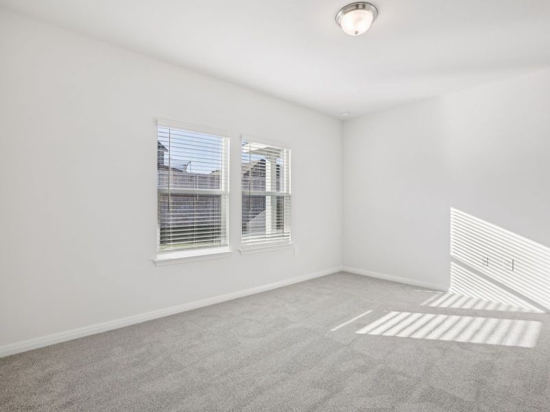 Spacious, unfurnished interior of a new home in Lexington Parke, Del Valle (Image 8).