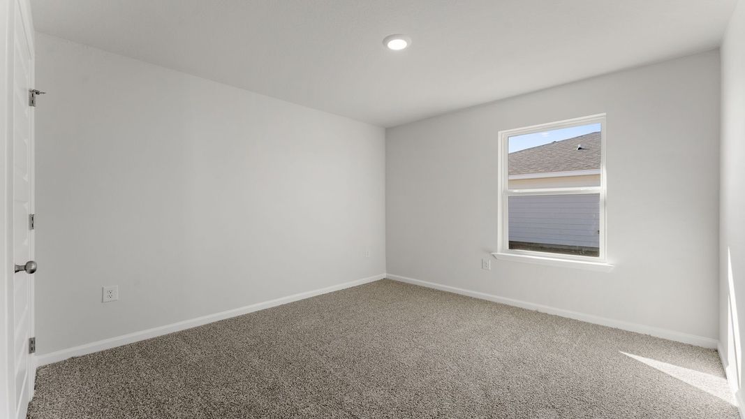 Spacious, unfurnished interior of a new home in Sunny Hills, Chipley (Image 22).