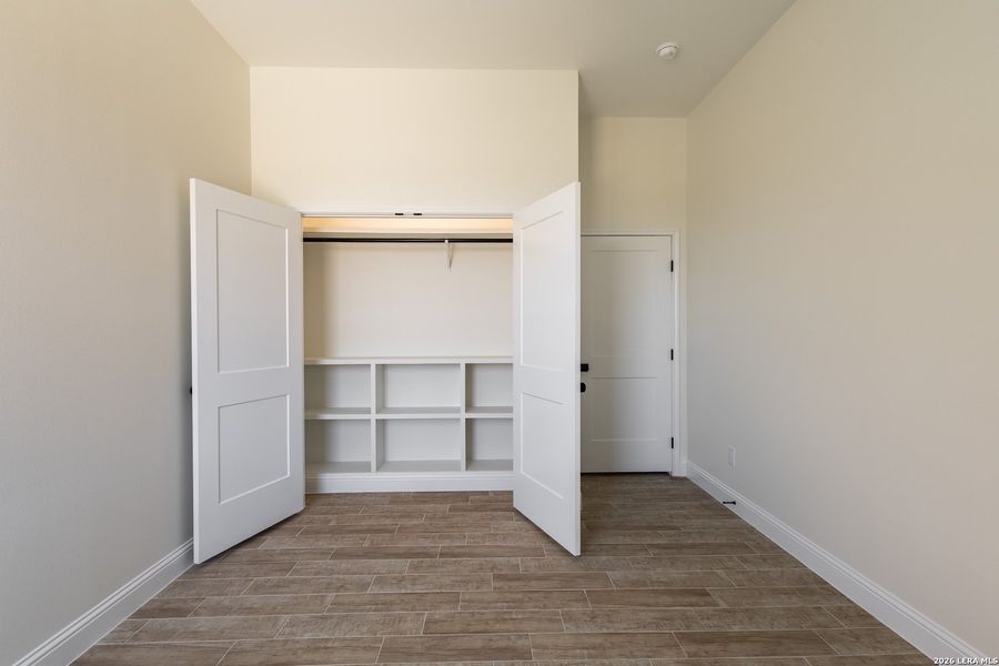 Spacious, unfurnished interior of a new home in , Eagle Pass (Image 25).