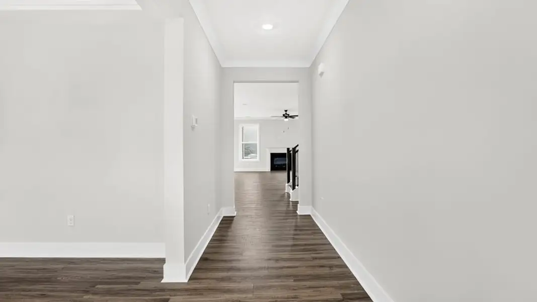 Spacious, unfurnished interior of a new home in Cottonwood Ridge, Piedmont (Image 19).