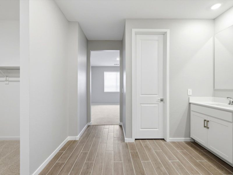 Spacious, unfurnished interior of a new home in White Tank Foothills Reserve Series, Waddell (Image 19). Spacious, unfurnished interior of a new home in White Tank Foothills Reserve Series, Waddell (Image 19).
