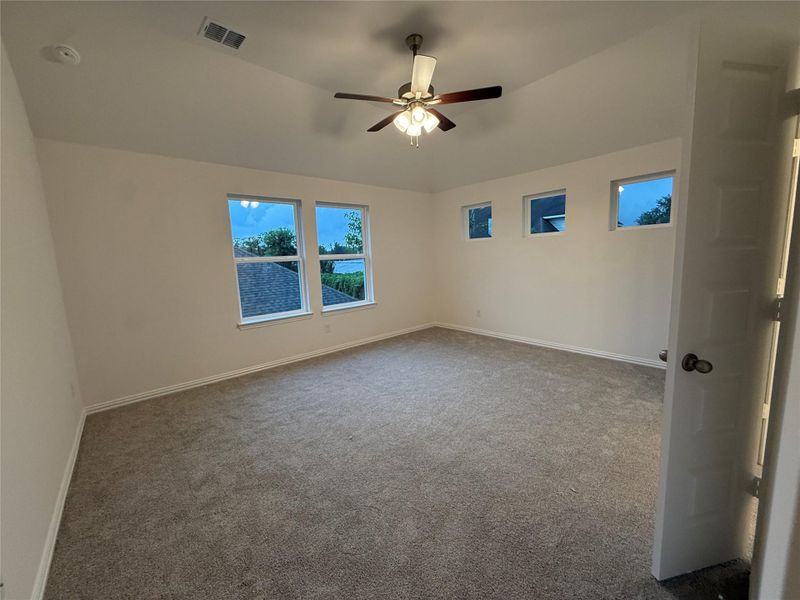 Spacious, unfurnished interior of a new home in Ellis Cove, Seabrook (Image 15).