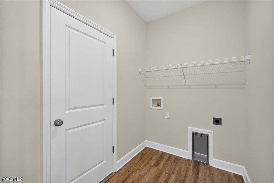 Spacious, unfurnished interior of a new home in Cape Coral, Cape Coral (Image 21).