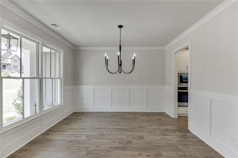 Spacious, unfurnished interior of a new home in , Bishop (Image 52).