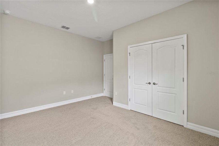 Spacious, unfurnished interior of a new home in , Leesburg (Image 13).