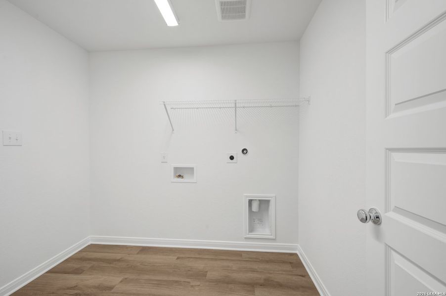 Spacious, unfurnished interior of a new home in Paloma Park, Converse (Image 34).