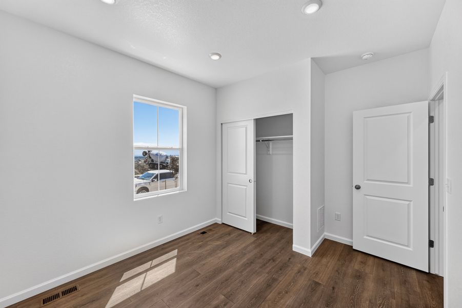 Spacious, unfurnished interior of a new home in Trailstone, Arvada (Image 14).
