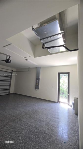 Spacious, unfurnished interior of a new home in , Lehigh Acres (Image 31).