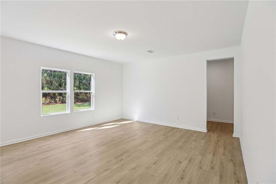 Spacious, unfurnished interior of a new home in The Pointe at Heron Bay, Locust Grove (Image 32).