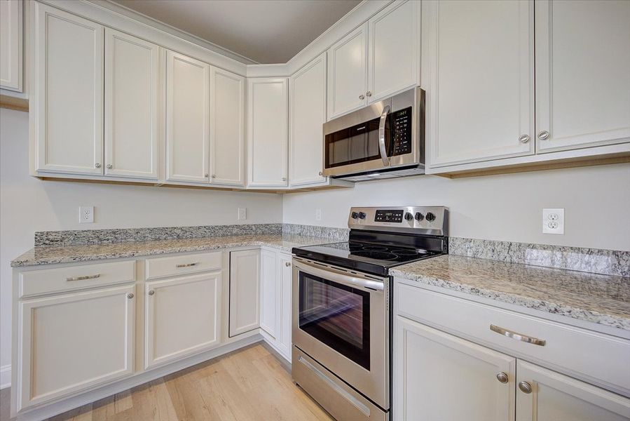 Representative furnished interior of a home built from the Oakland by SK Builders in Blue Ridge Trail, Fountain Inn (Image 26).